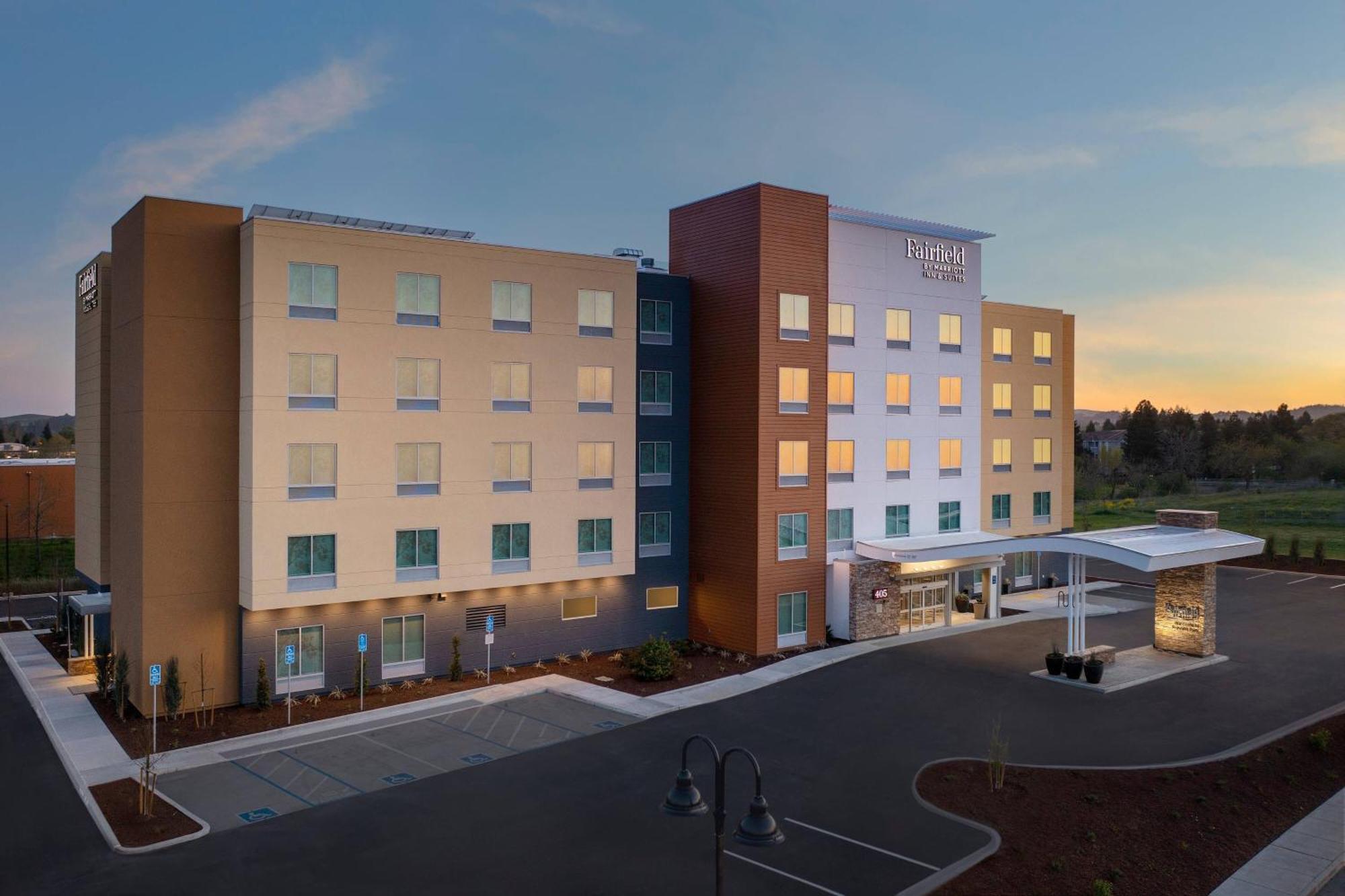 Fairfield Inn & Suites By Marriott Santa Rosa רונרט פארק מראה חיצוני תמונה